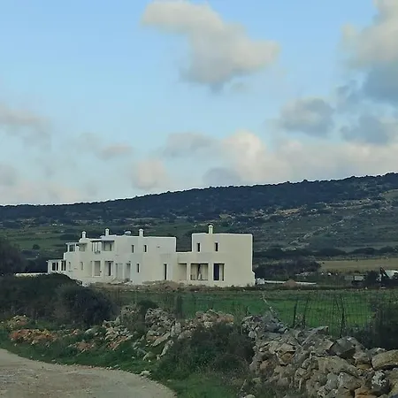 Semesterbostad Family-size House In The Fields Of Naxos 2br Queen, 2tv, 2wc Kastrákion